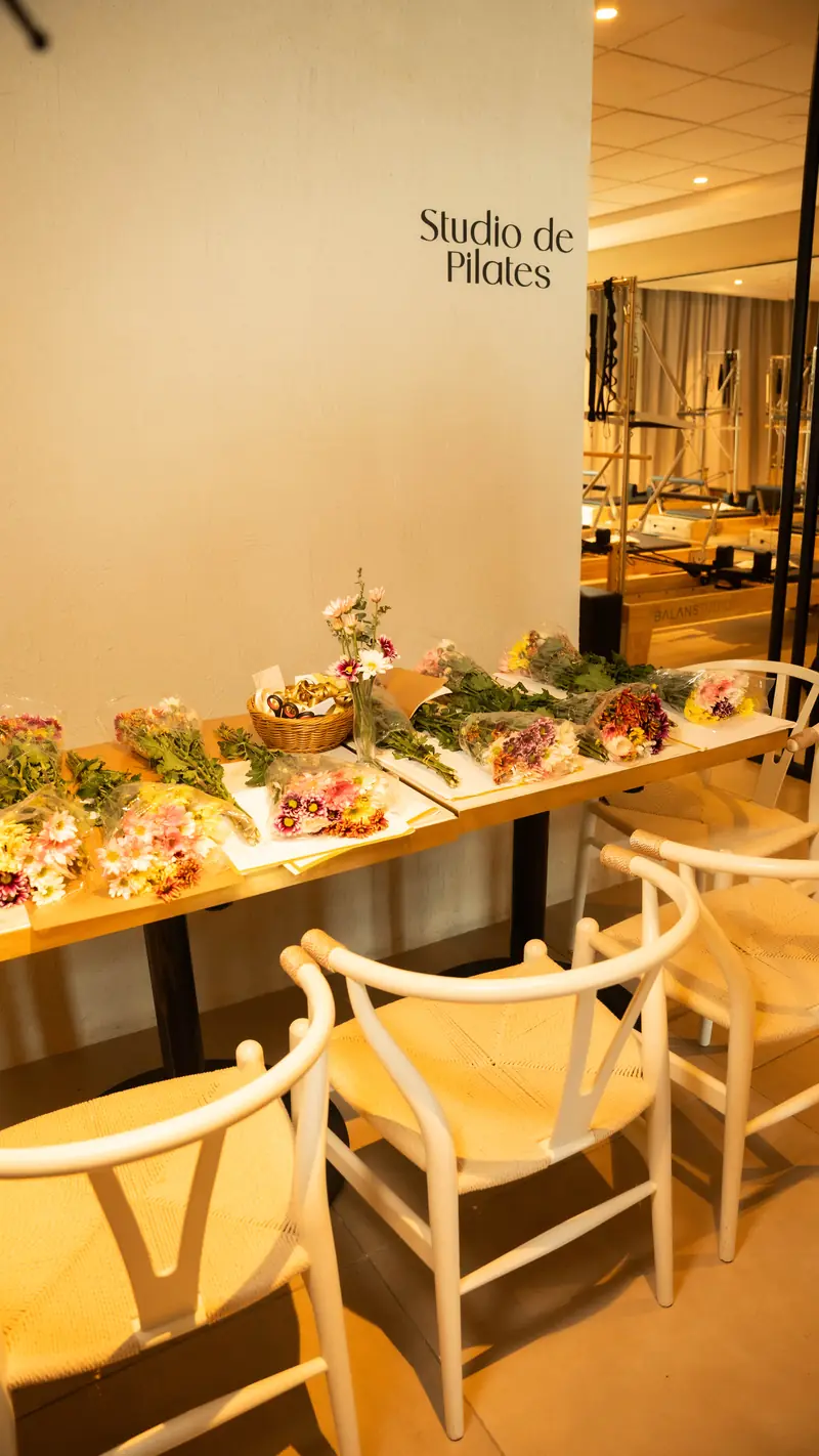 Mesa preparada para el lanzamiento de la sede Hyatt